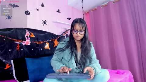 azul_moonn online show from November 3, 2025, 3:41 am