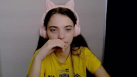 azumi_chan_ online show from September 9, 2025, 11:54 am