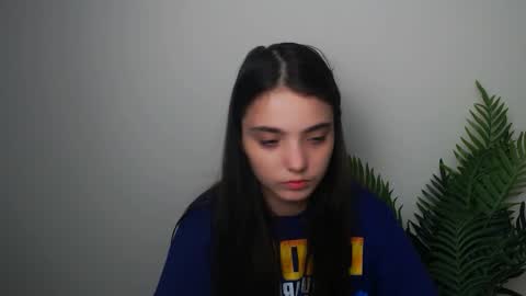 azumi_chan_ online show from September 18, 2025, 8:55 pm