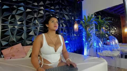 Azuraby online show from January 5, 2025, 2:17 am