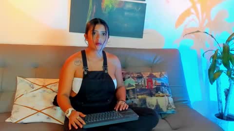Azuraby online show from February 4, 2025, 11:38 pm