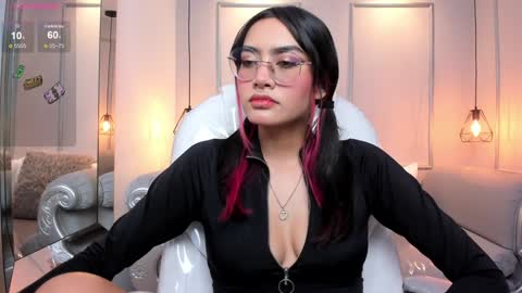 Azura online show from December 10, 2024, 7:43 pm
