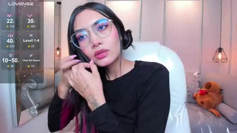 Azura online show from September 26, 2025, 7:29 pm