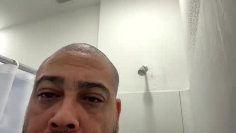 Snapshot of b1glongnhard chatting on November 8, 2025, 3:18 am b1glongnhard online show from November 8, 2025, 3:18 am