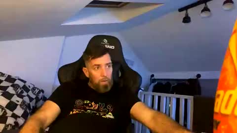 b4dafall44 online show from December 26, 2024, 8:39 am