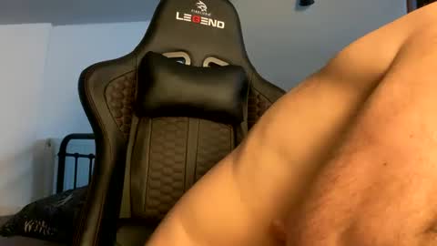 b4dafall44 online show from January 17, 2025, 1:04 am