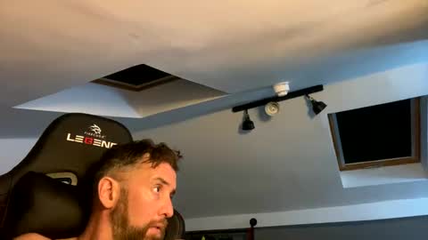 b4dafall44 online show from January 17, 2025, 4:06 am