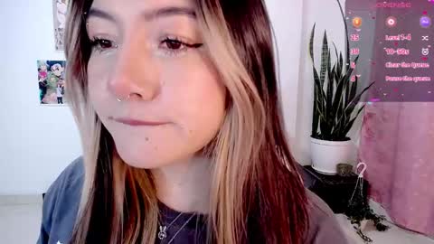 Snapshot of babe_blondie chatting on March 2, 2025, 11:53 pm TATIANA online show from March 2, 2025, 11:53 pm