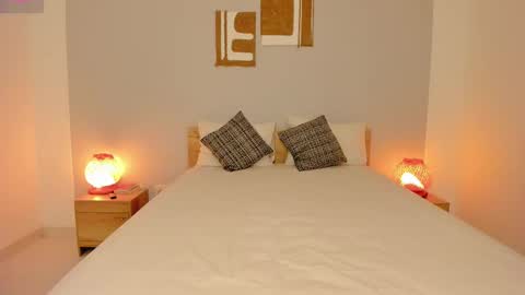 itzell  online show from February 13, 2025, 12:24 am