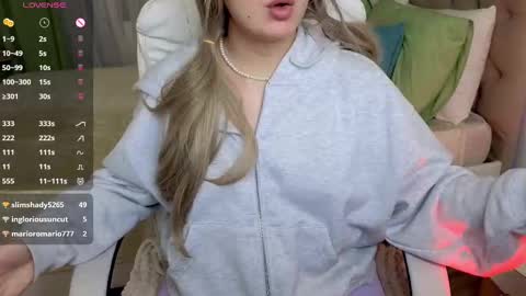 Snapshot of baby_debbie chatting on February 21, 2025, 1:11 am Debora online show from February 21, 2025, 1:11 am