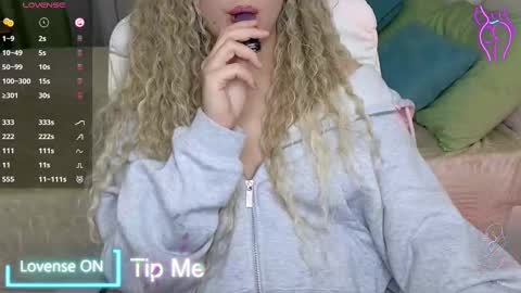 Snapshot of baby_debbie chatting on February 25, 2025, 9:35 pm Debora online show from February 25, 2025, 9:35 pm