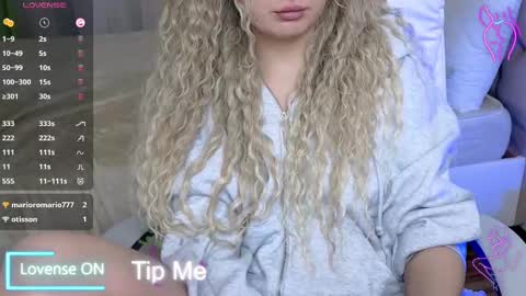 Snapshot of baby_debbie chatting on February 26, 2025, 8:33 pm Debora online show from February 26, 2025, 8:33 pm