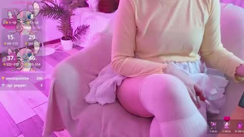 Snapshot of baby_debbie chatting on October 17, 2025, 11:18 pm Debora online show from October 17, 2025, 11:18 pm