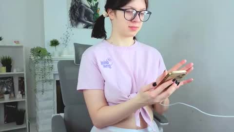 Evalena maybe just Eva online show from February 10, 2026, 9:02 am