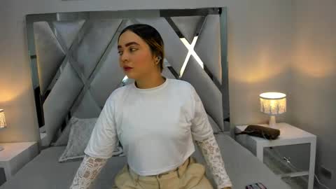 Kim  online show from September 13, 2025, 12:49 pm