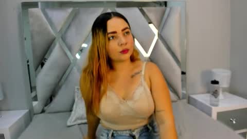 Kim  online show from September 17, 2025, 3:46 pm