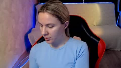 baby_kitte online show from April 14, 2026, 3:12 am