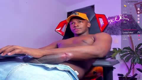 Snapshot of baby_smith chatting on December 12, 2024, 2:26 am FOLLOW ME online show from December 12, 2024, 2:26 am