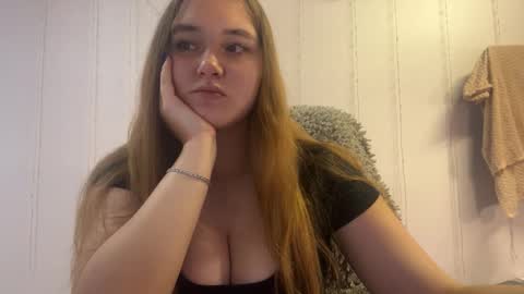 Snapshot of babyblissxx chatting on November 6, 2025, 9:59 pm Katerina online show from November 6, 2025, 9:59 pm