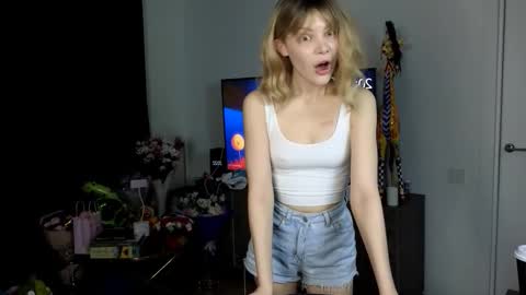 hiii honey im Diana 3 online show from November 9, 2025, 5:22 pm