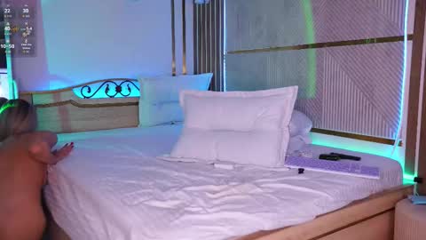 babyfacees online show from October 21, 2025, 3:35 pm