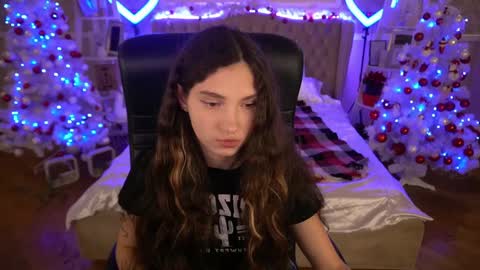 Snapshot of babyflowerr chatting on December 18, 2024, 8:36 pm Sasha online show from December 18, 2024, 8:36 pm