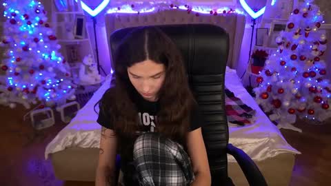 Snapshot of babyflowerr chatting on December 19, 2024, 12:02 am Sasha online show from December 19, 2024, 12:02 am