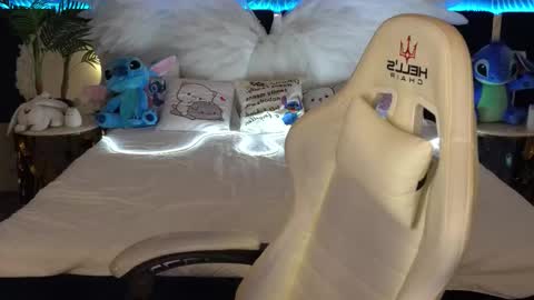 Snapshot of babyflowerr chatting on October 15, 2025, 7:03 pm Sasha online show from October 15, 2025, 7:03 pm