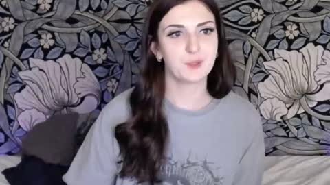 Ava online show from October 3, 2025, 1:57 am