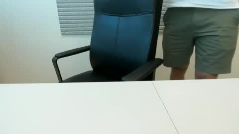 Snapshot of backtoureon chatting on July 6, 2026, 3:03 pm backtoureon online show from July 6, 2026, 3:03 pm