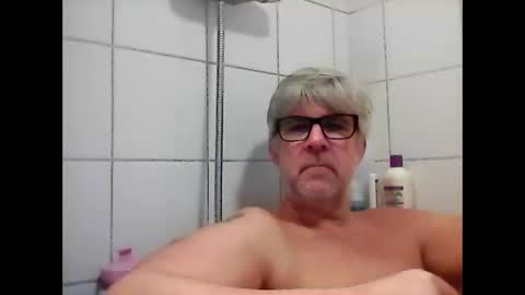 baggelina75 online show from February 26, 2025, 6:32 pm