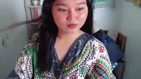 Snapshot of bahoglaway69 chatting on June 17, 2026, 6:05 am april online show from June 17, 2026, 6:05 am
