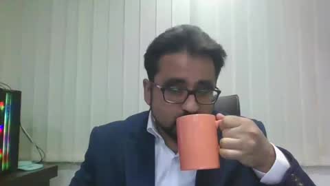 Snapshot of ballbustingslave1987nolimits chatting on December 10, 2024, 6:33 am Ballbusting Slave online show from December 10, 2024, 6:33 am