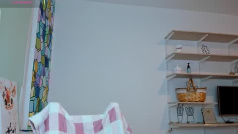 Kira online show from October 13, 2025, 4:18 pm