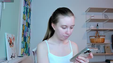 Kira online show from October 16, 2025, 5:03 pm