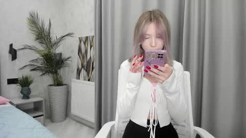Vivian online show from September 24, 2025, 9:56 am