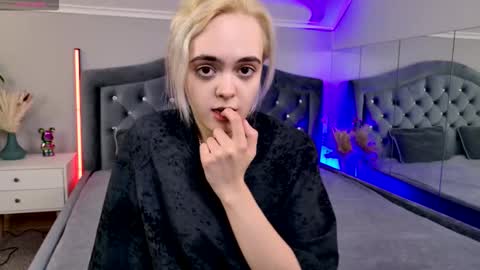 Snapshot of bambi_bloom_ chatting on March 2, 2026, 6:47 am Bambi online show from March 2, 2026, 6:47 am