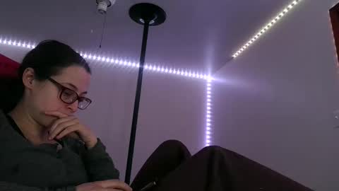 Snapshot of bambiboo8113 chatting on January 24, 2025, 4:27 am bambiboo8113 online show from January 24, 2025, 4:27 am