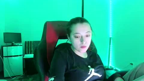 Snapshot of bambiboo8113 chatting on February 14, 2025, 5:51 am bambiboo8113 online show from February 14, 2025, 5:51 am