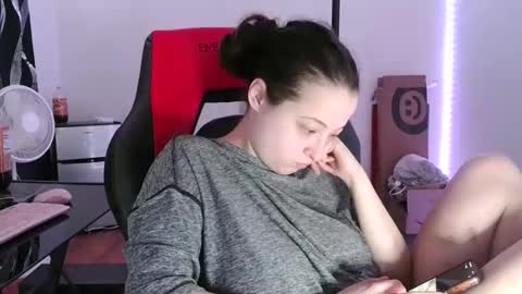 Snapshot of bambiboo8113 chatting on February 25, 2025, 4:53 pm bambiboo8113 online show from February 25, 2025, 4:53 pm