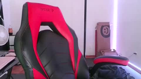 Snapshot of bambiboo8113 chatting on February 26, 2025, 7:27 pm bambiboo8113 online show from February 26, 2025, 7:27 pm