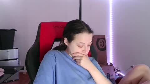 Snapshot of bambiboo8113 chatting on March 1, 2025, 5:20 am bambiboo8113 online show from March 1, 2025, 5:20 am