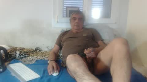 bambino6060 online show from November 16, 2025, 2:11 pm