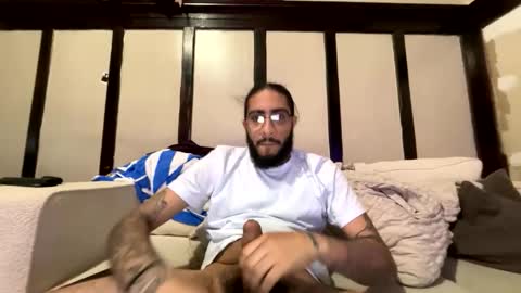 bandzz2333 online show from April 17, 2026, 8:45 pm