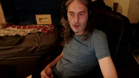 Snapshot of bangintoleather chatting on July 2, 2026, 2:11 am bangintoleather online show from July 2, 2026, 2:11 am