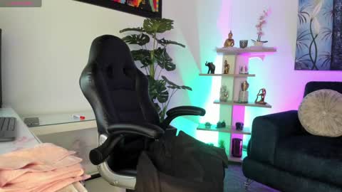 Gabi  online show from February 5, 2025, 1:15 am