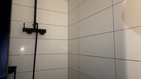 charliejones online show from October 29, 2025, 6:42 pm