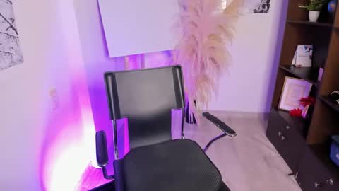 Barbara  online show from September 19, 2025, 2:02 am