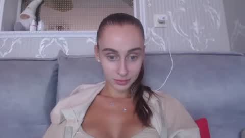 Kate online show from September 12, 2025, 9:53 am