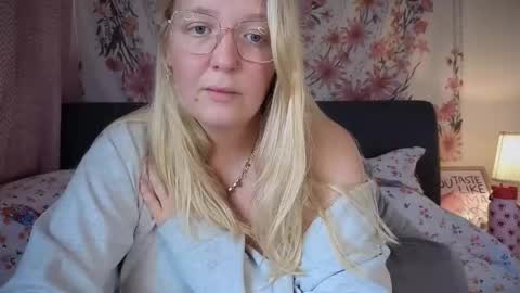 barbiegirl966 online show from September 16, 2025, 8:37 am